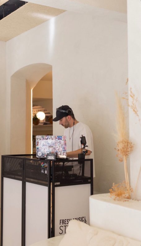 Sneakers, Coffee & Beats DEZWOA x Unbound